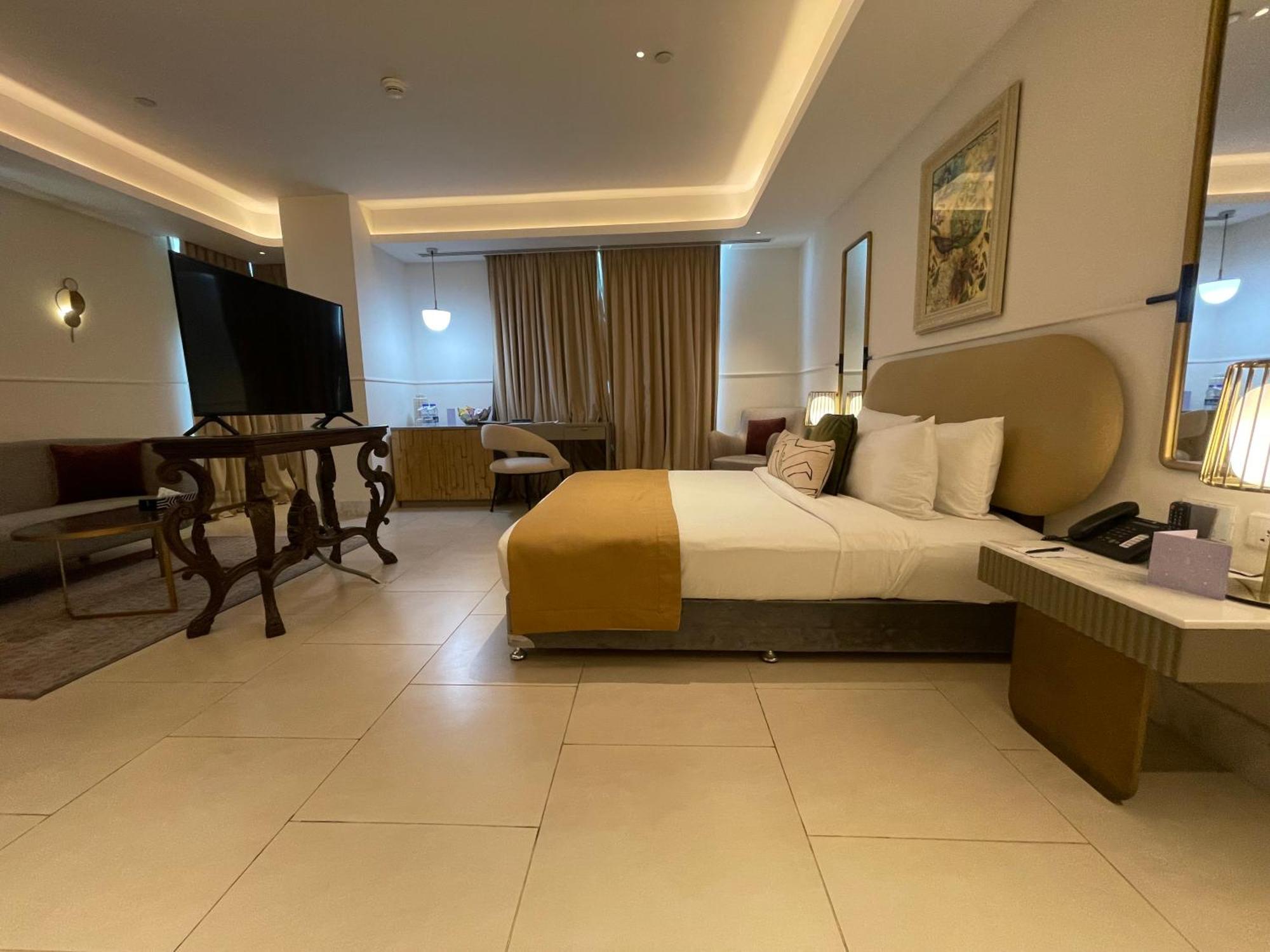Executive King Room,1629422436:JPEG